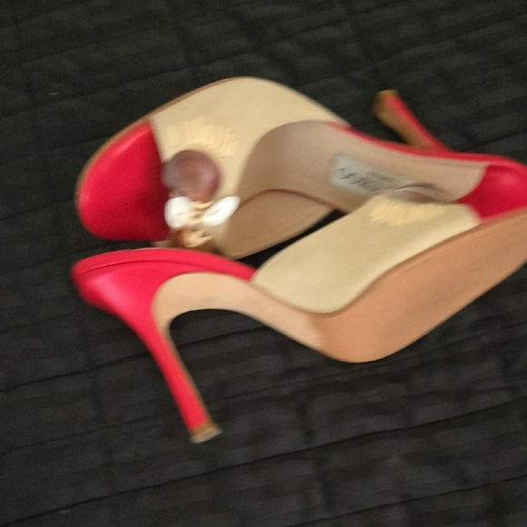 Jimmy Choo Red and Tan Mules with Shell Accents - Picture 7 of 10